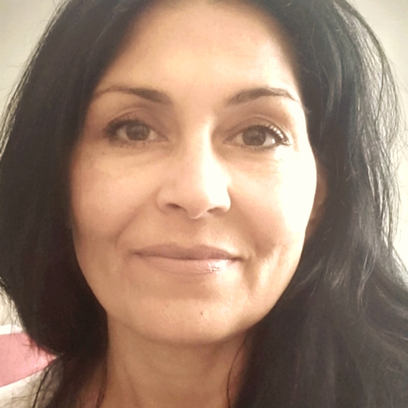 Meet your Posher, Seete 🌺Poshmark Ambassador 🌺 - Picture 1 of 1